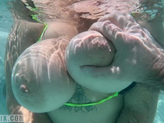 Pool Tittyfuck Cumshot! Cleo Cleavage - Underwater Pool Boob Jiggling Fetish Tittyfuck