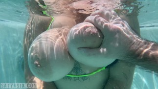 Pool Tittyfuck Cumshot! Cleo Cleavage - Underwater Pool Boob Jiggling Fetish Tittyfuck