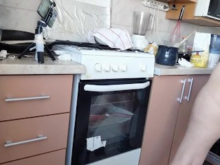 Amateur Wife Prepares Breakfast in the Kitchen Naked.