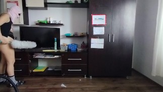 Amateur wife does housework naked. Brunette hairy pussy, big ass.