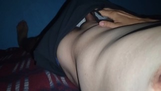 VERGA GRUESA HACIENDO BULTOS EN SHORTS