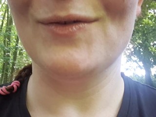 Promenons Nous Dans Les Bois... Quelqu'un me Verra?