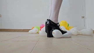 Marianna stepping on pop in heels (full video on C4S / MV / OF / Membersite)