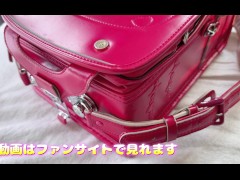 ランドセルでまたまたオナニーしちゃった♡セイバンのラブピってかわいいな♡被せをぺろぺろしてスリスリ気持ち良すぎ！！ - Screenshot 1 of 16 - セーラー服