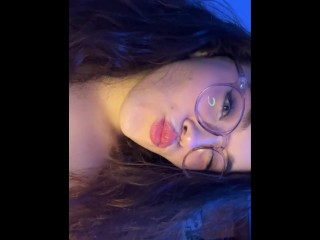 Больше видео моей киски на моем OnlyFans с бесплатным доступом!