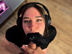 Жена друга дала трахнуть письку за то, что я поиграл с ней в плейстейшен - Screenshot 16 of 16 - Point Of View