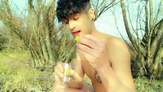 Gummy bears in ass , swallowing gummy bears with cum and piss on gummy bears - vore