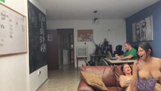 Моя девушка трахает меня в доме моего друга.