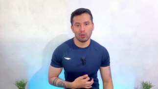 Hombre Cuabano hetero dotado de 25cm permite que masajista de pies le de sexo oral hasta correrse