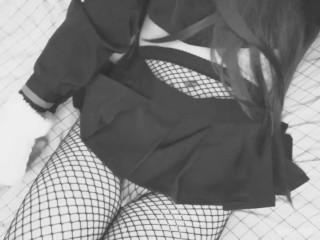 Black Und Weißes Solo-Video Masturbiert Dildofahrt in Fischernetzen Hot Goth Girl