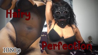 Perfection poilue : Adoration Ebony Goddess poilue 4K. Clip complet sur MV, C4S, LF, IWC, et Fansly