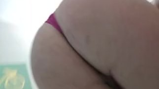 Analplug und Spaß im Auto