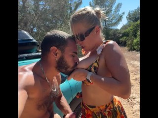 My Beach Neighbour was Horny and Decide it to Give me a Handjob