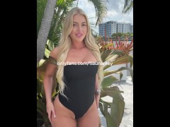Live Try-On Gaffe Blonde’s Pussy Flash Ignites Frenzy