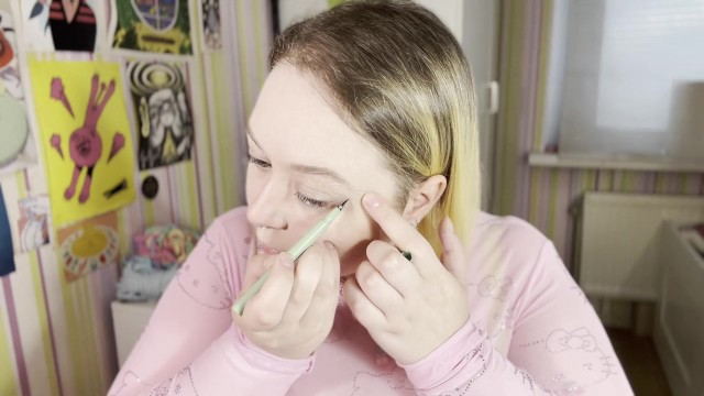 Sissification: Full Make Up Guidance For Sissy