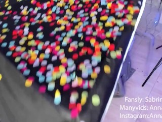 Уборка пылесосом всего дня беспорядка