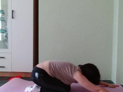 МИЛФА решила заняться зарядкой а ее пизда волосатая неожиданно возбудилась - Screenshot 3 of 16 - Big Ass