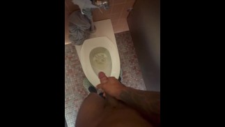 Дрочить в ванной