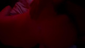 Похотливую мамку трахают поздно ночью