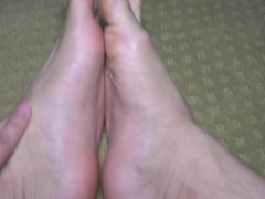Feet and Pissing with Low Balls - Screenshot 3 of 16 - Big Testicles