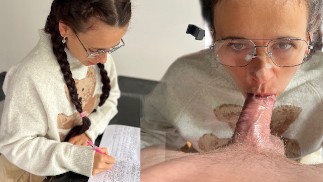 Spanischlehrer fickt mich auf dem Tisch während des Unterrichts