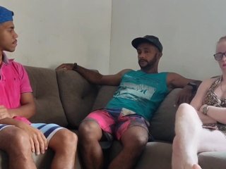 FUI PASSEAR NA CASA DO MEU AMIGO E COMIR MINHA MULHER NA FRENTE DELE