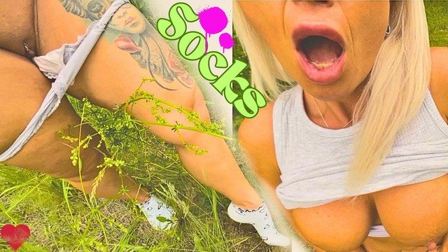 For lovers of socks and soles, I Sasha Green blonde Milf have something nice outdoor feet