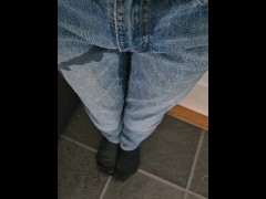 Pissed pants - Screenshot 11 of 16 - Wet Jeans