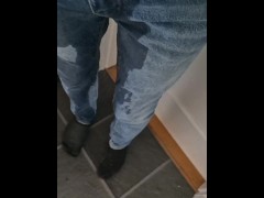 Pissed pants - Screenshot 14 of 16 - Jeans Piss