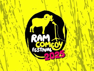 Фестиваль Naughty little Comedy Festival позволяет 86 комикам войти внутрь, в то время как 1 239 человек смотрят