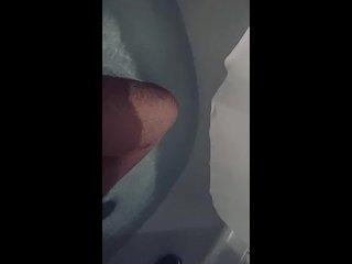 Висел в ванне