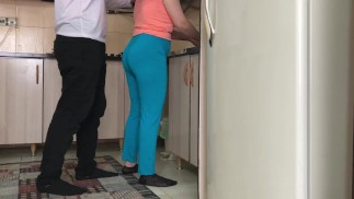 زنداییم آشپزخونه تنها بودیم با ماساژ دادن شروع کردم .I massaged him in the kitchen