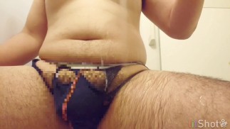 ムチムチ既婚パパ、ローライズボクサーを破ってローション遊び