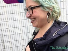 Me corro en la cara de mi Ex después de una mamada pública y hace un Cumwalk en Leidseplein, Ámsterdam