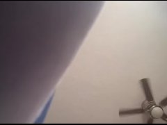 Si me enfrío mi hermanastro y su gran polla pueden compartir la cama conmigo