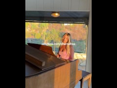 Teen’s Cheeky Live Stream Moment Lights Up Insta