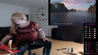 Fucking the floor while playing games while he control my LUSH