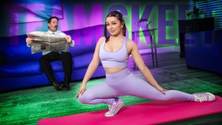 Tonique et reconnaissante : La séance de yoga de la belle-fille se transforme en fête de baise avec beau-père