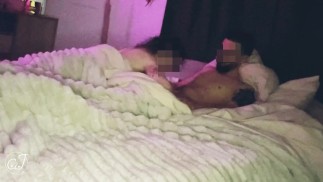 CaraxJack__My Nachbarin lutscht meinen Schwanz, also ficke ich sie in ihrem Bett... 🤯