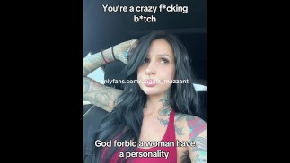 Busty babe en direct Gaffe allume le battage de hype viral