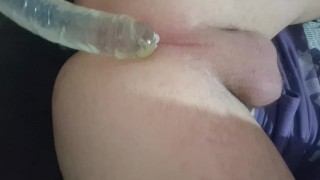 femboy montre son cul