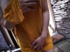 温泉でズボズボ体験！パイパンの彼女が騎乗位とバックで乱れる。ハメ撮りで大量中出し。（日本人、素人、個人撮影） - Screenshot 10 of 16 - Cowgirl