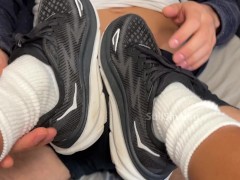 He told me no hands...used my Sneakers instead 😇