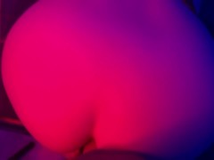 В комнате с неоновым светом приятнее трахаться  Порно, домашнее - Screenshot 14 of 16 - в неоновой комнате