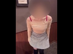 漫画喫茶でノーパンノーブラ我慢できずトイレでお潮噴射！ - Screenshot 1 of 16 - Japanese