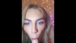 Будь хорошим мальчиком для мамочки и поклоняйся моему члену