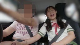 睁大眼睛！小巧丰满又可爱！身高147cm的关西迷你辣妹⑦她太可爱了，开车的时候都不放开我的鸡巴！每次停车，她都会给我打手枪，然后给我口交。