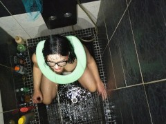 Sexi Wife taking enormous load of piss on face