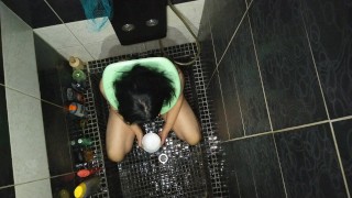 Sexi Wife taking enormous load of piss on face