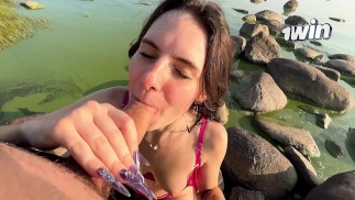 Beach Bliss: Heißer öffentlicher Romance mit tätowiertem Beauty